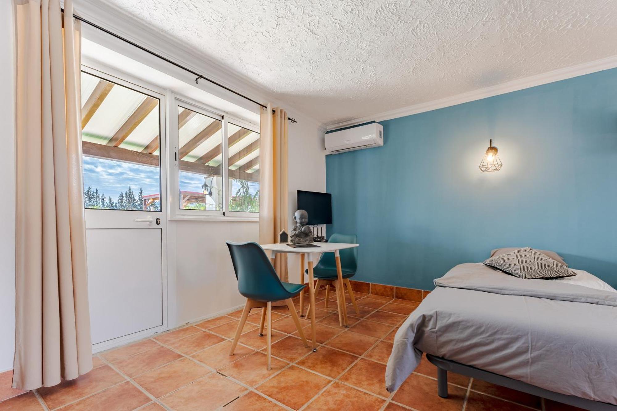 マラガ La Casa De Familia Bed & Breakfast エクステリア 写真