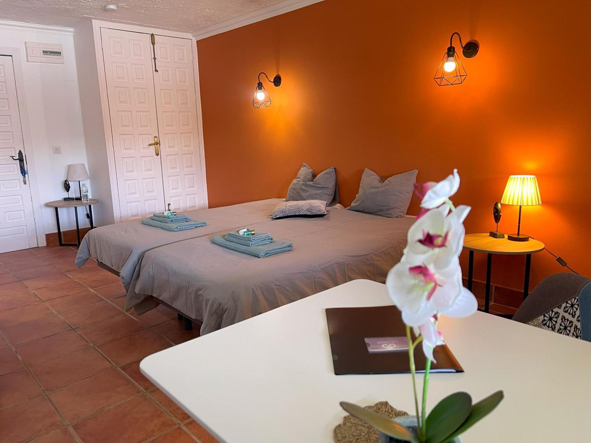 マラガ La Casa De Familia Bed & Breakfast エクステリア 写真